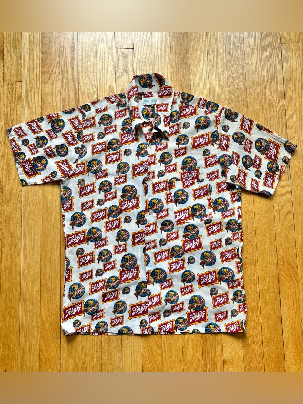 Vintage Schlitz Beer All Over Print Permanent Press Mens Short Sleeve Button Med